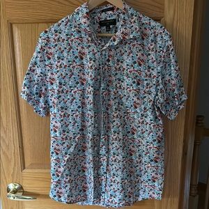 Banana Republic Red and White Casual Button Down Shirt